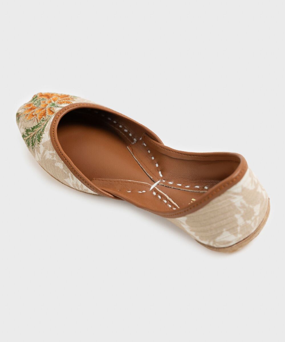 Woman - Off White Embroidered Khussas