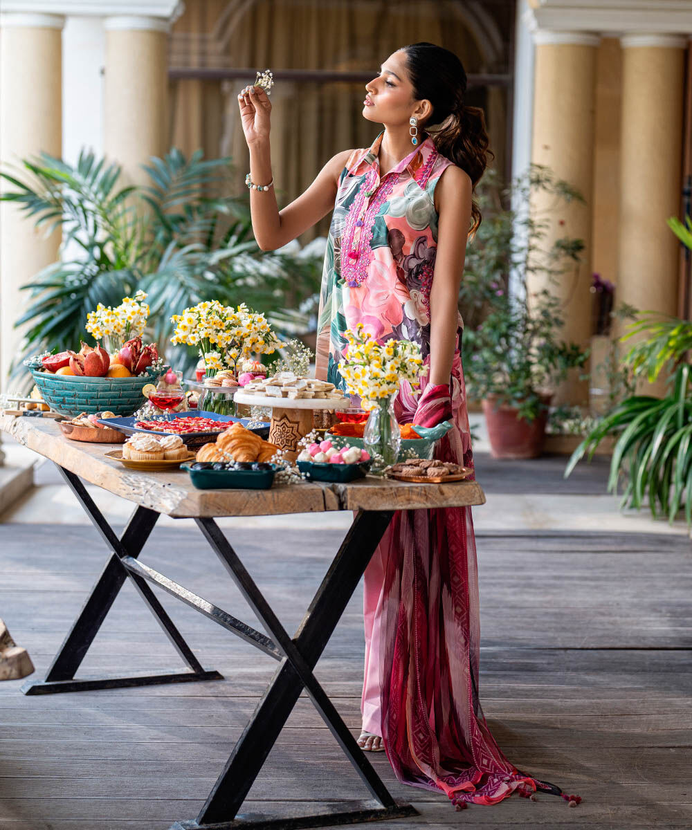 Woman - Pink 3 Piece - Embroidered Lawn Suit