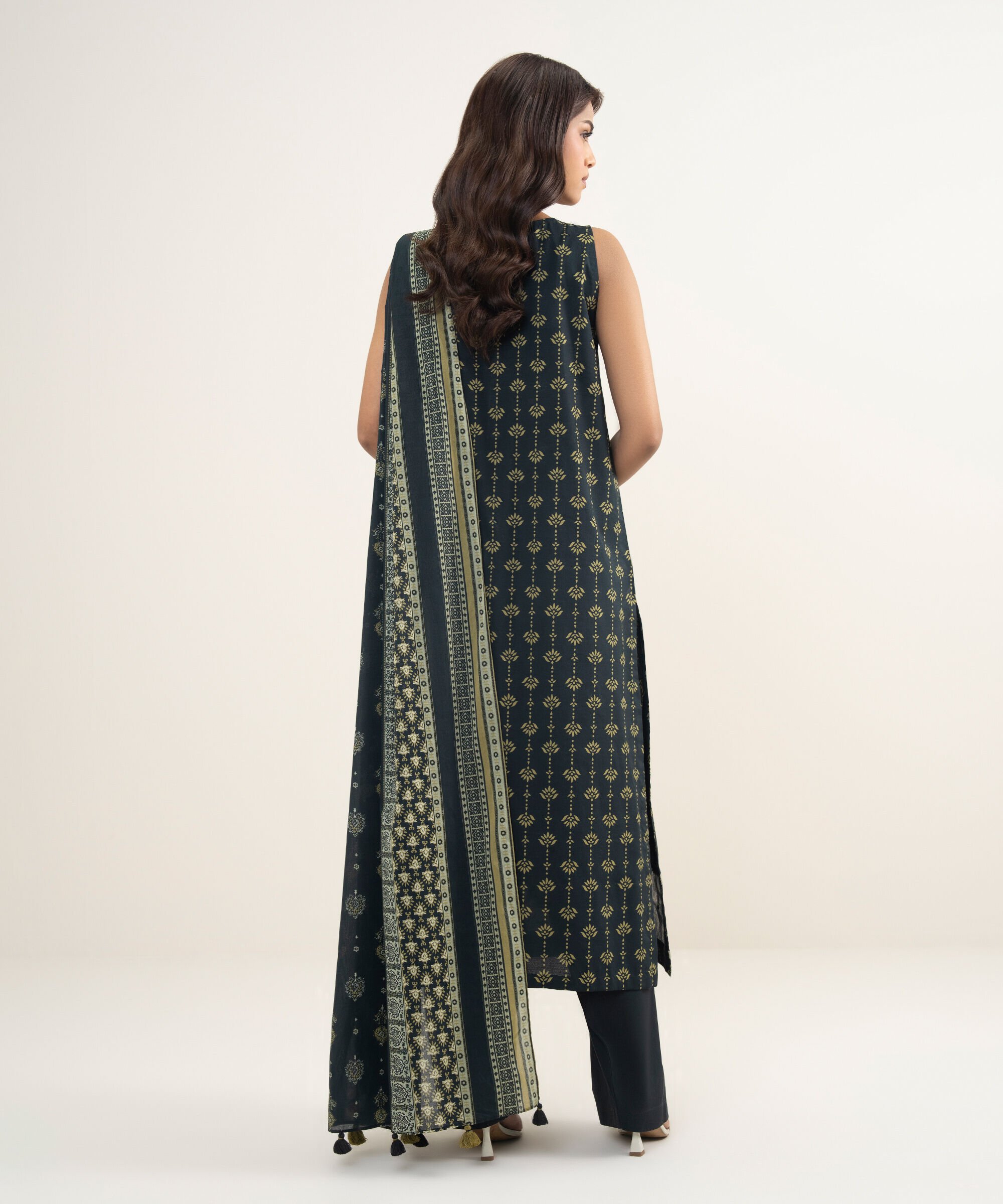 Unstitched 3 PC 3PEDYS26V390 i Sapphire PK