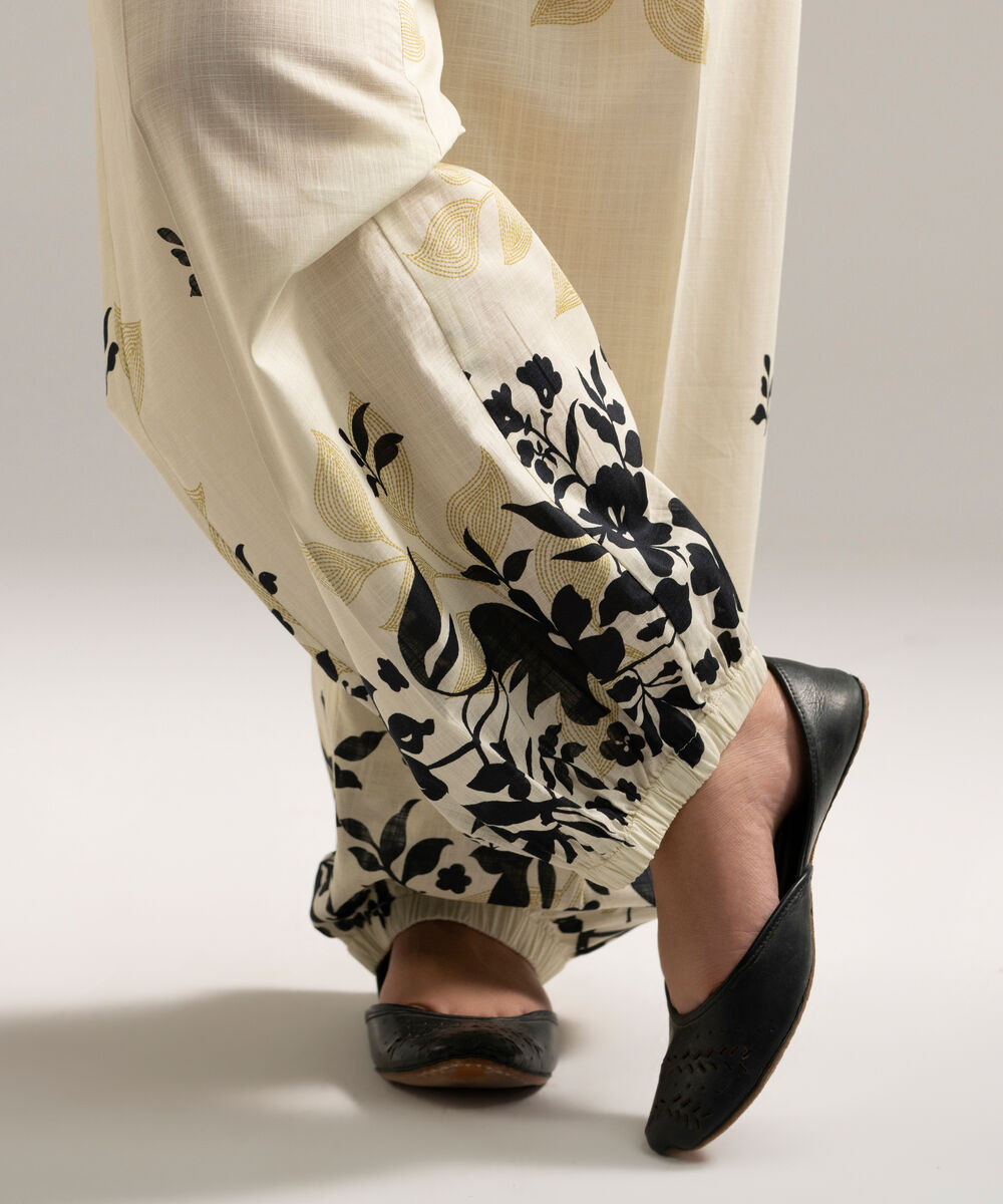 Women's RTW Cross Hatch Printed Off White Balloon Pants