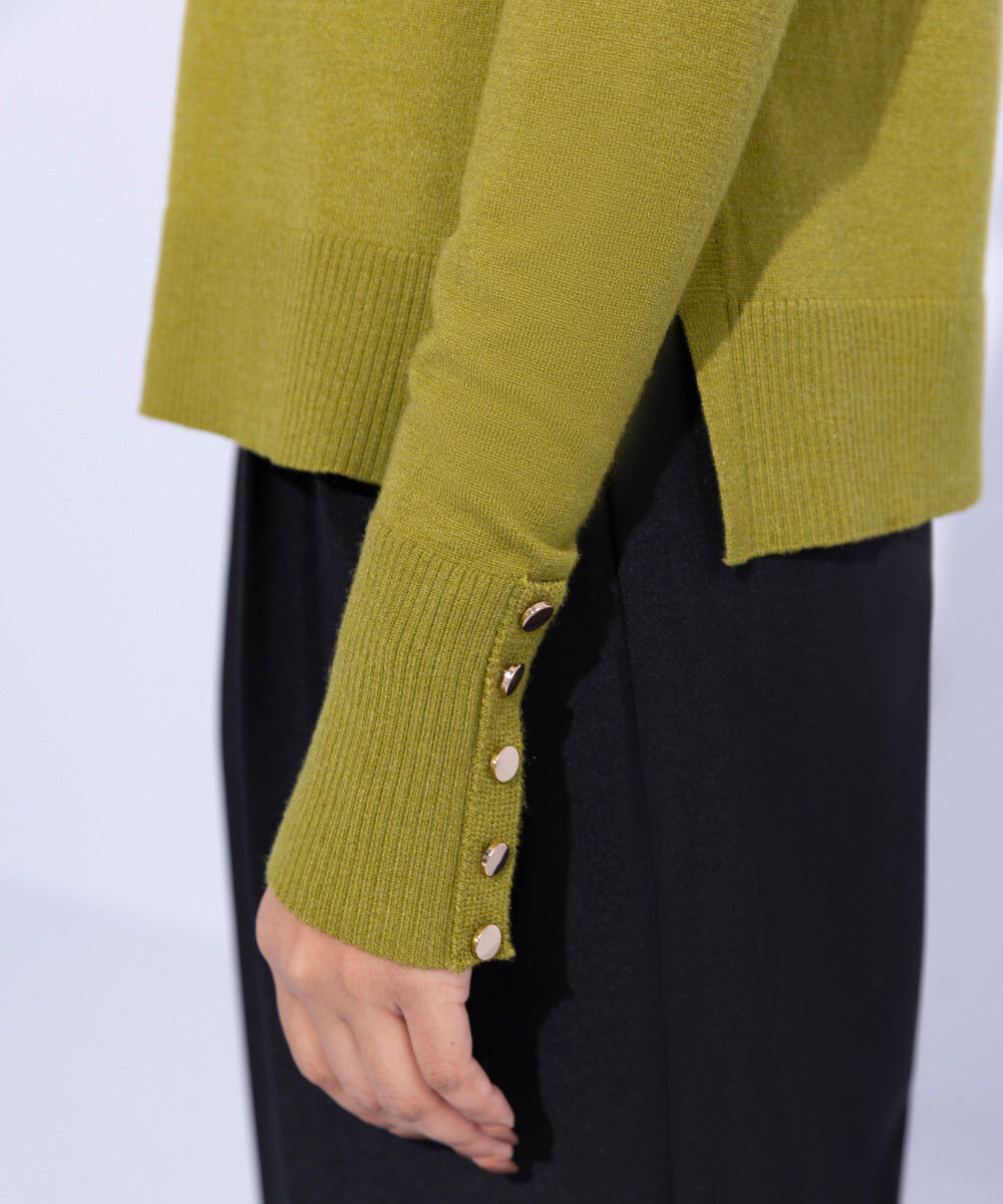Woman - Green Lightweight Sweater with Gold Buttons