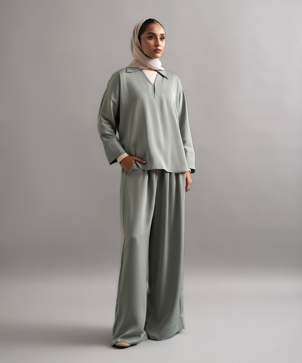 Woman - Green Flowy Shirt With Collar And Full Sleeves