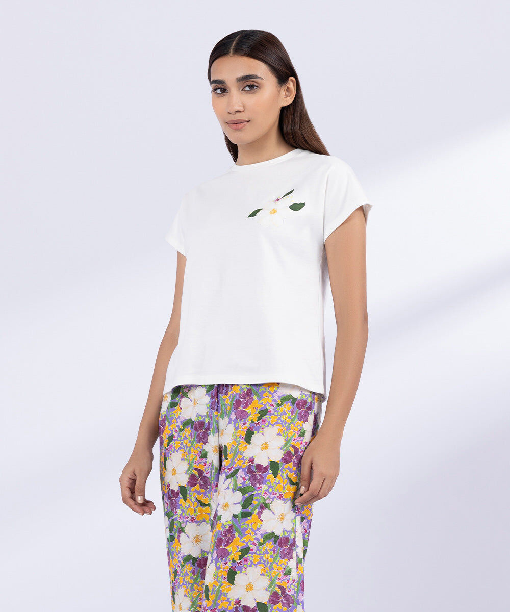 Woman - White Graphic Printed T-shirt