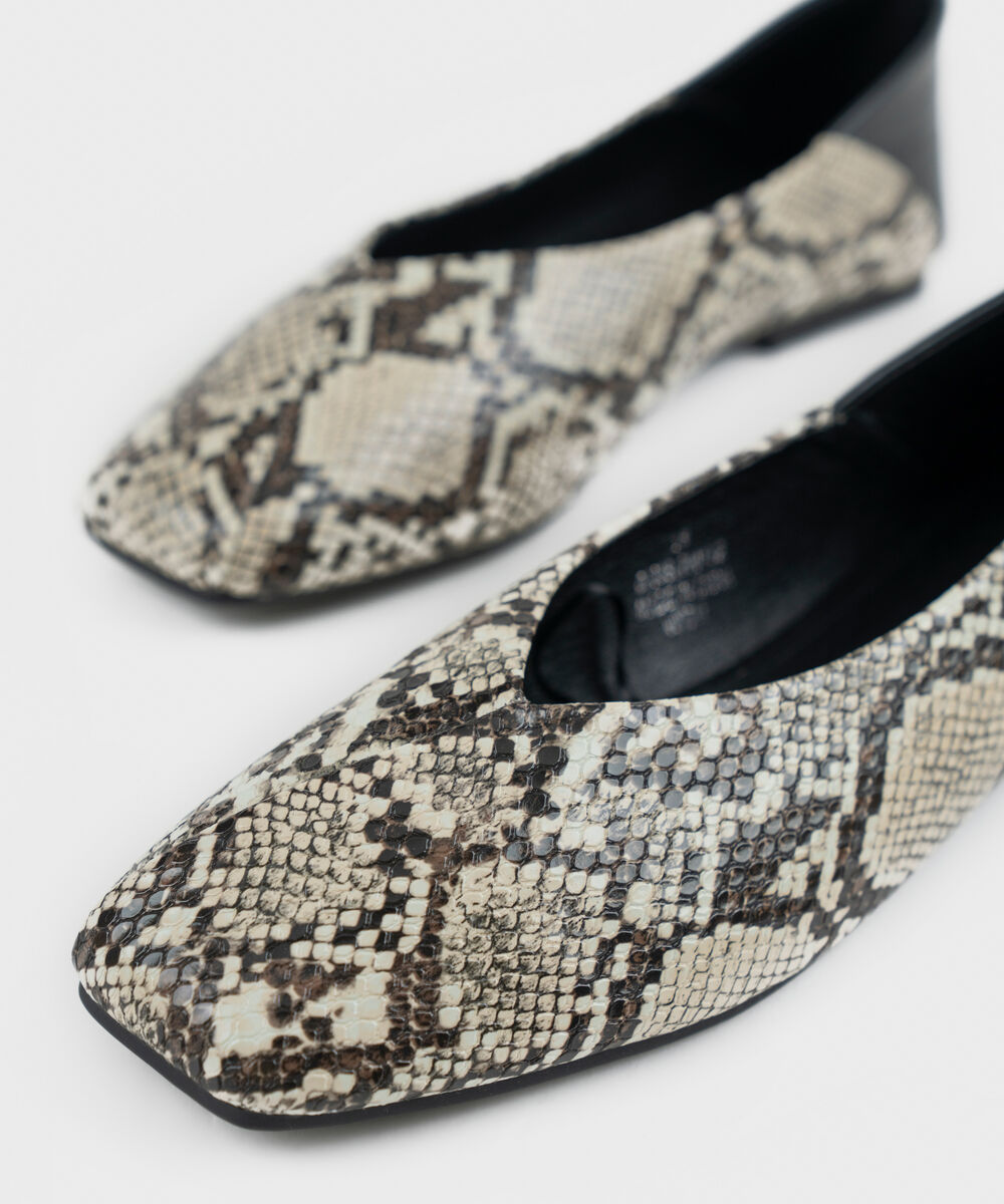 Women's Black And White Pumps