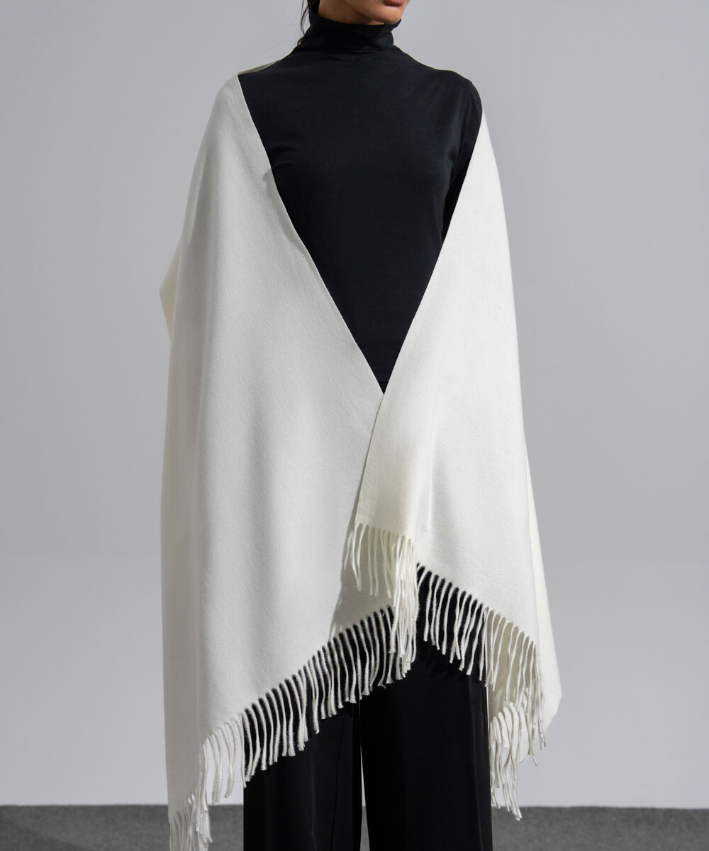 Women's Western Wear White Polyester Solid Woolen Scarf
