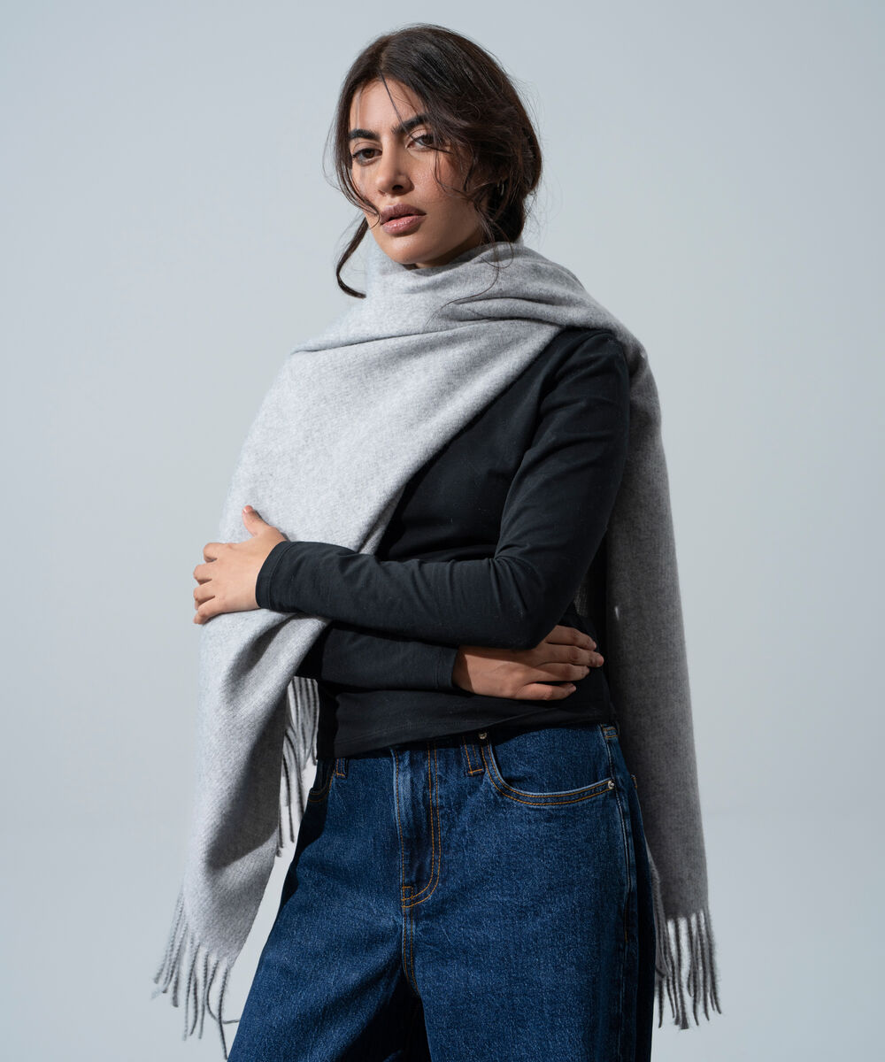 Women's Western Wear Light Grey Polyester Solid Woolen Scarf