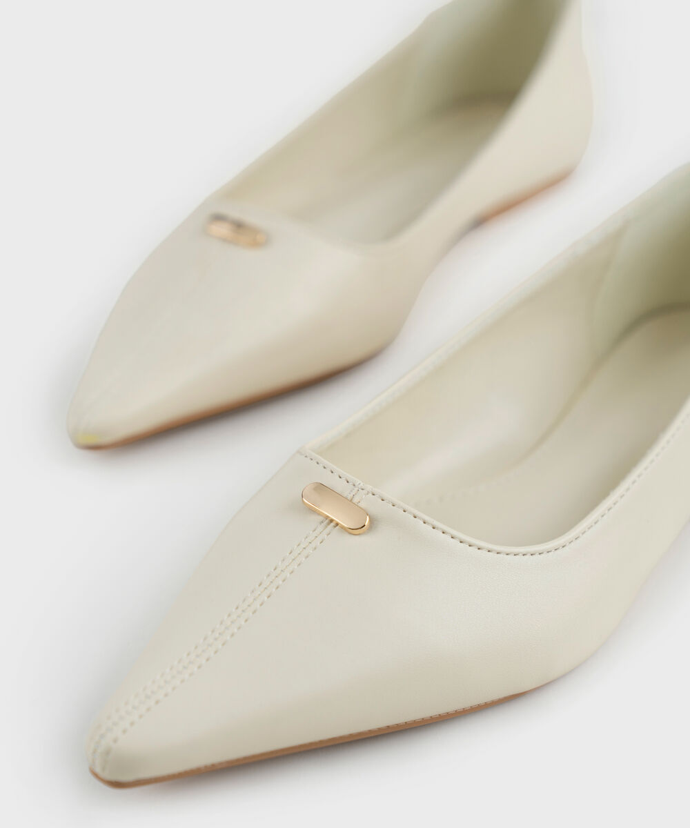 Women's Off White Pointed Toe Pumps