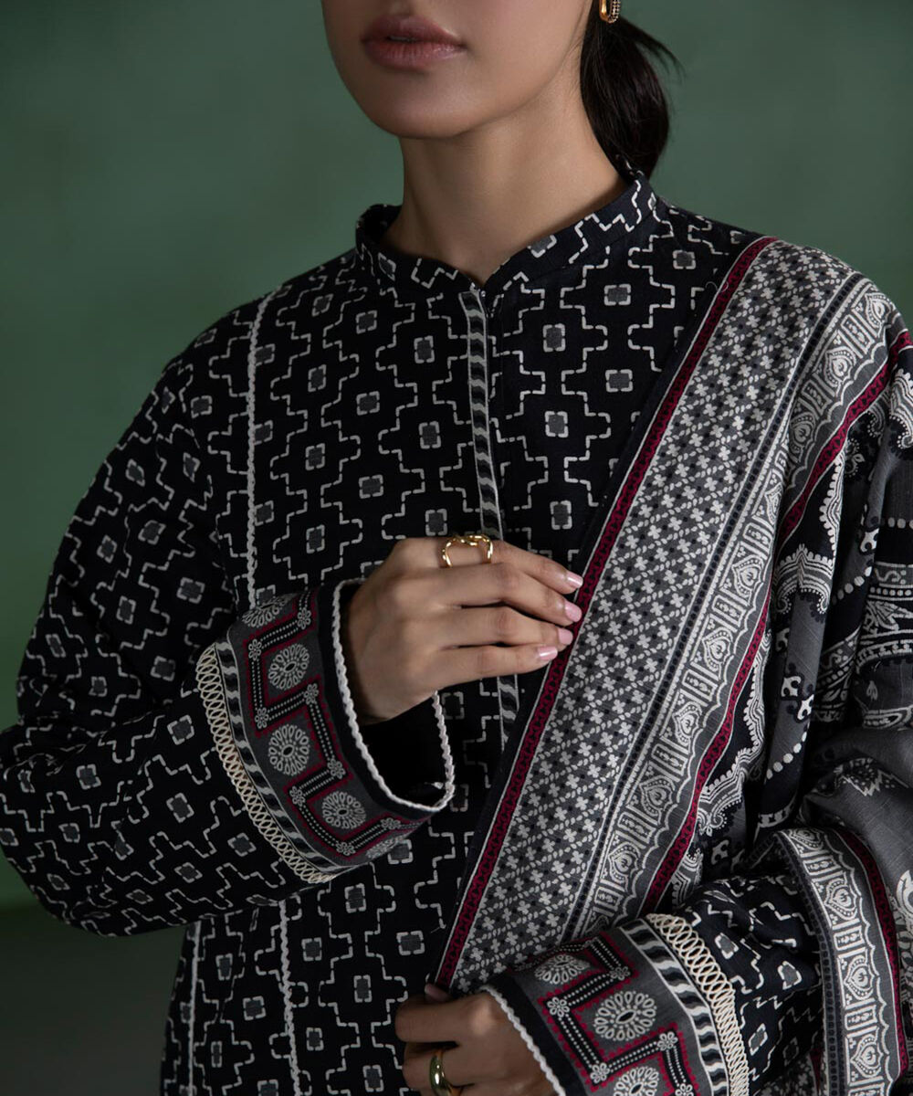 Sapphire Unstitched Winter 2 Black And Grey Three Piece