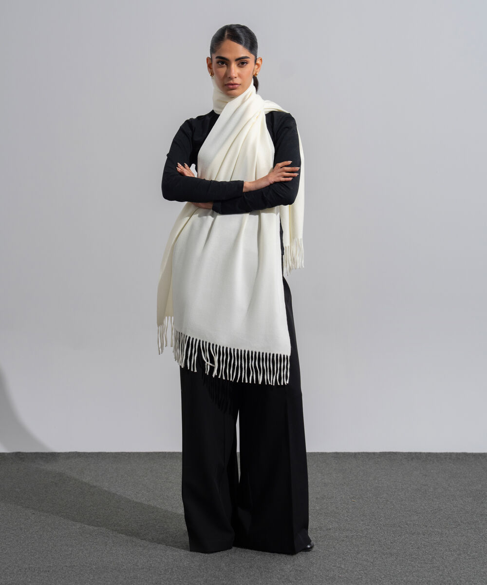 Women's Western Wear White Polyester Solid Woolen Scarf