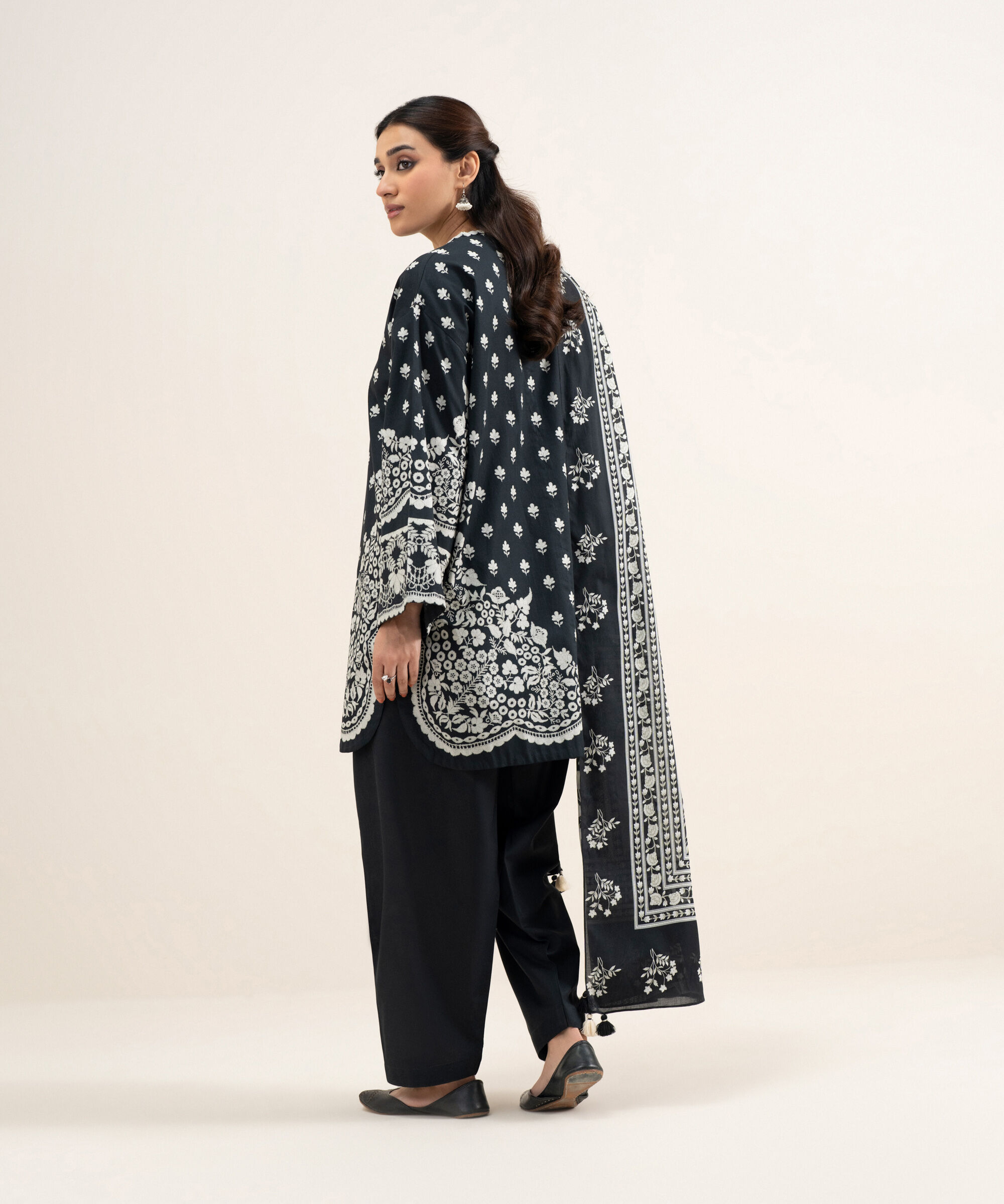 Unstitched 3 PC U3PDDS26V559