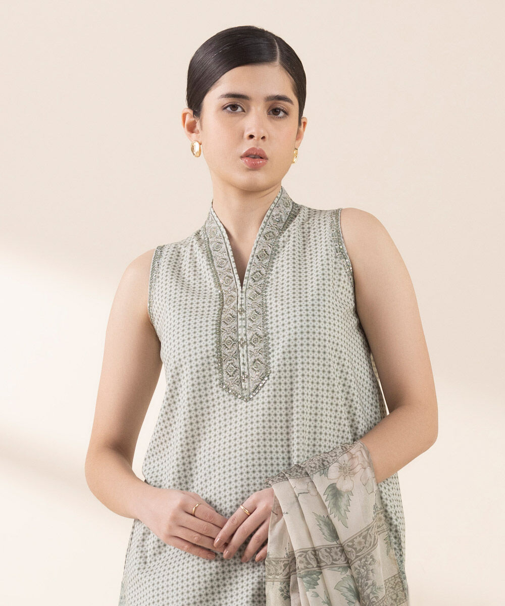 Unstitched Women's Embroidered Lawn Off white Three Piece Suit