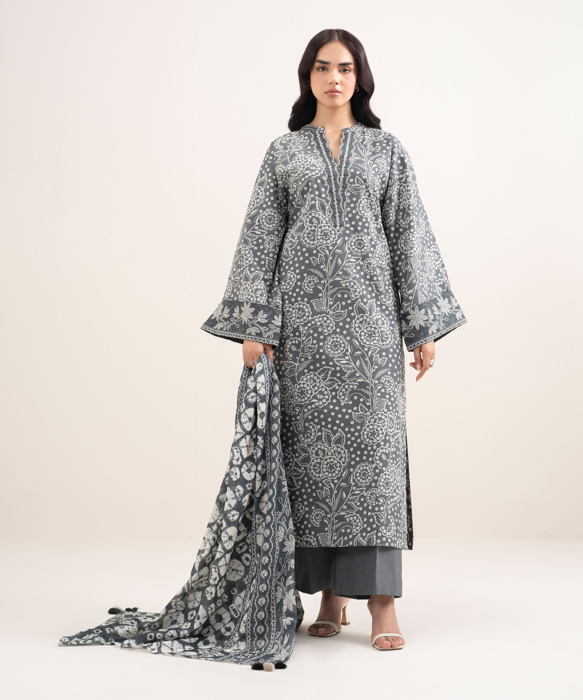 Unstitched 3 Pc Lawn PDYS26V330TS