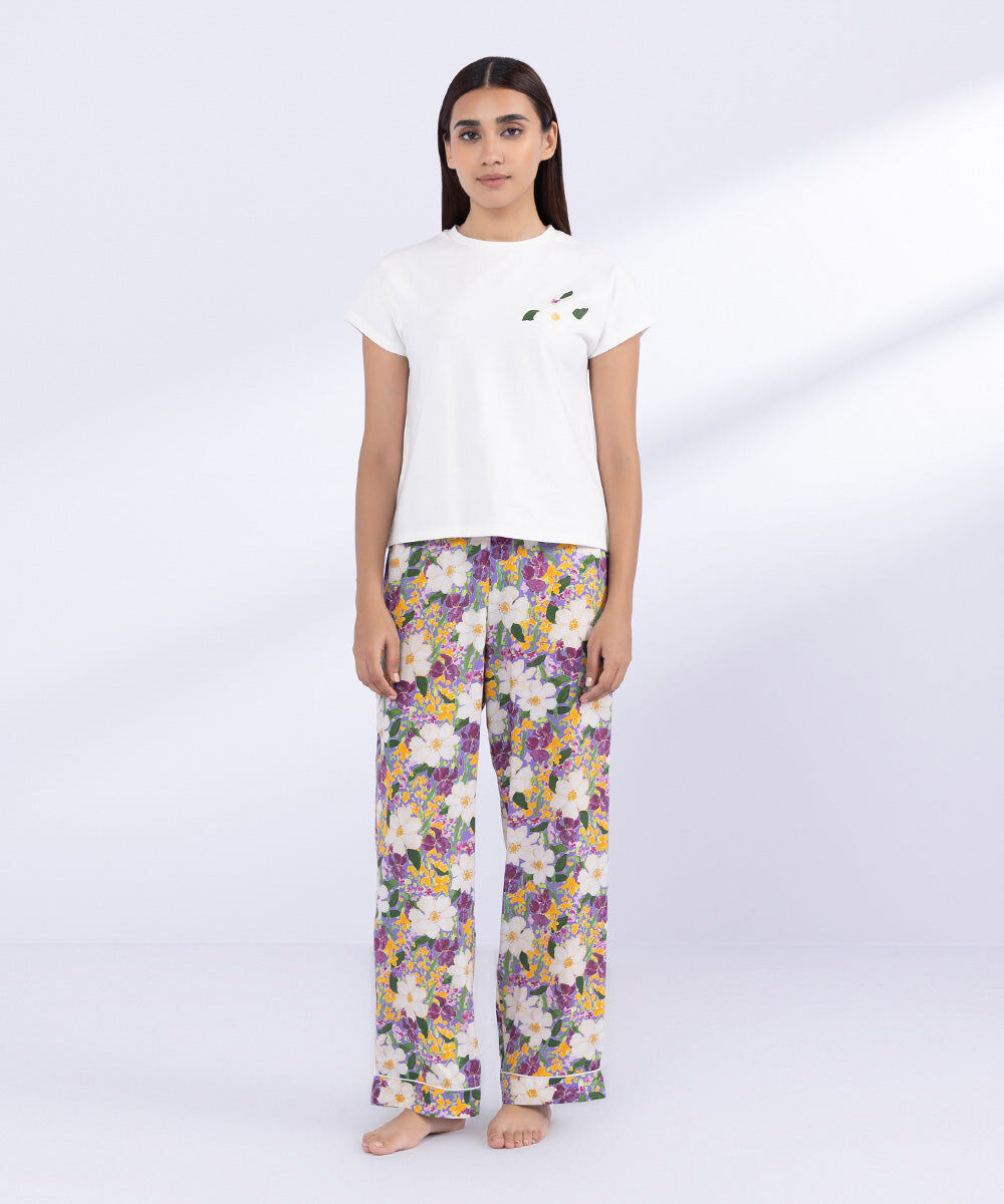 Woman - White Graphic Printed T-shirt