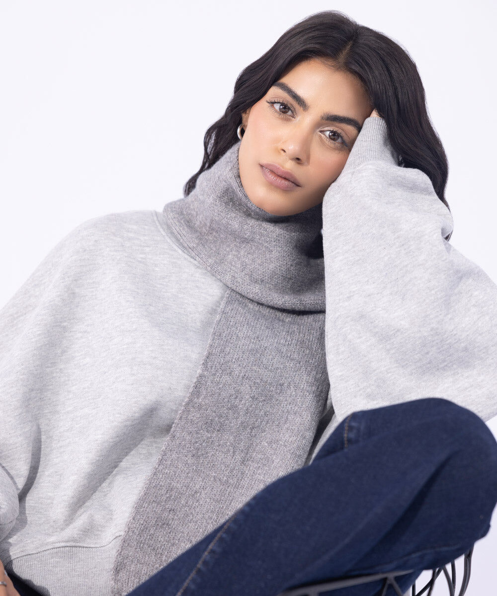 Woman - Grey Knitted Scarf