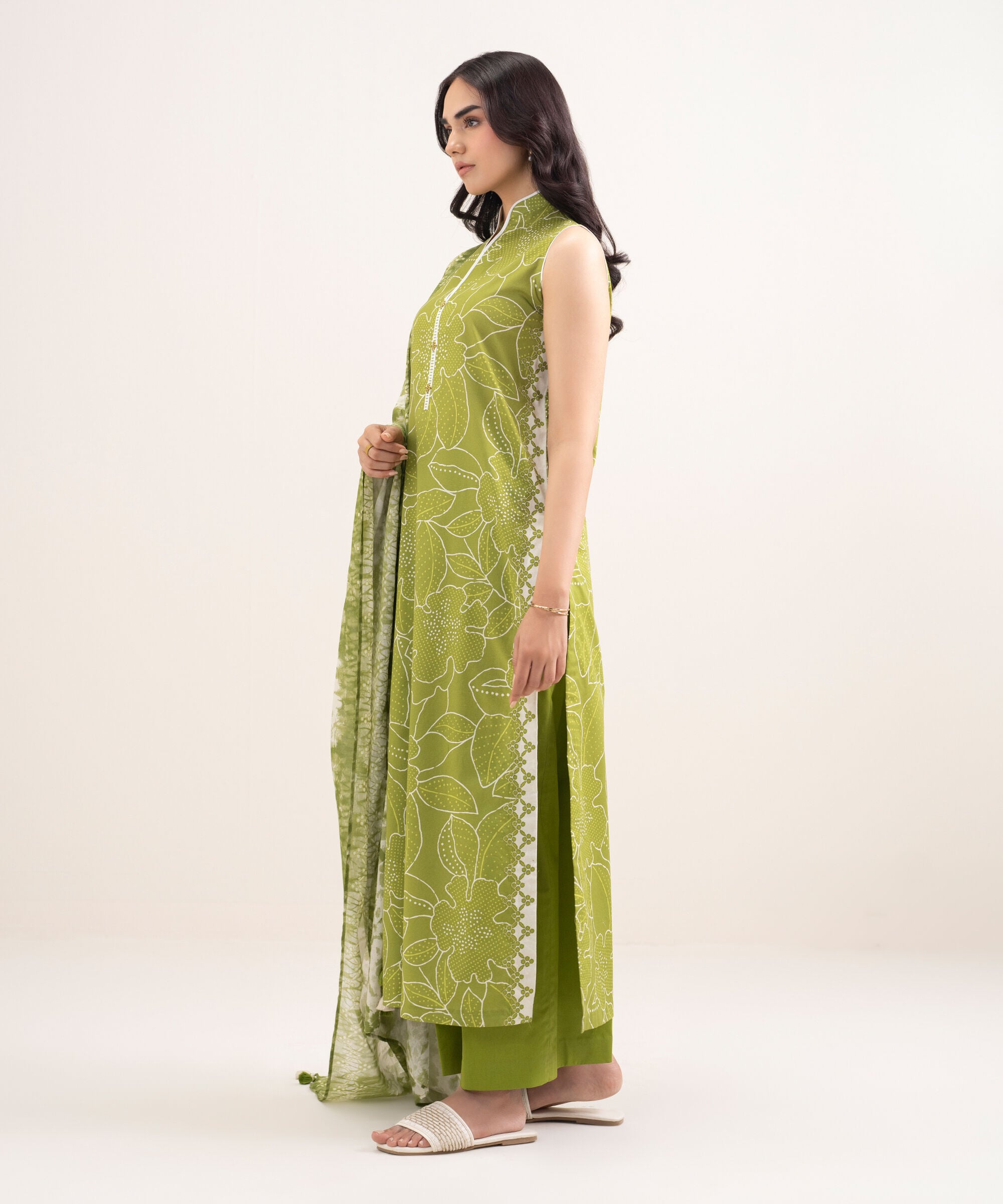 Unstitched 3 Pc Lawn PDYS26V334TS