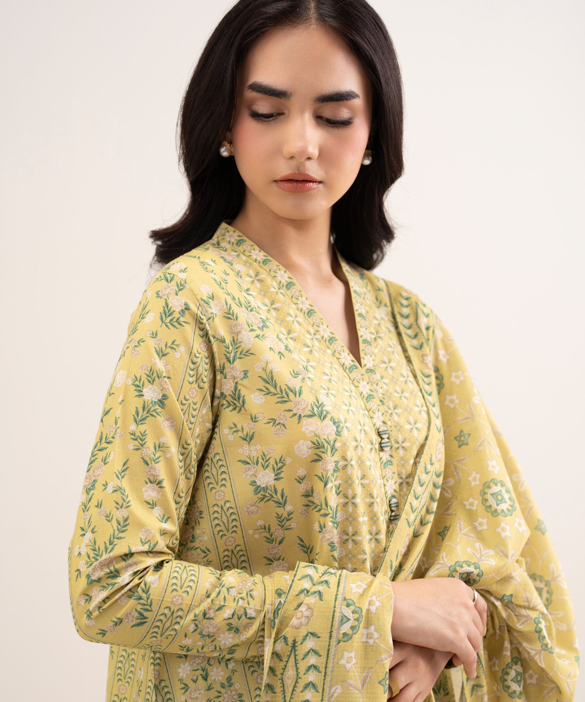 Unstitched 3 Pc Lawn PDYS26V419TS