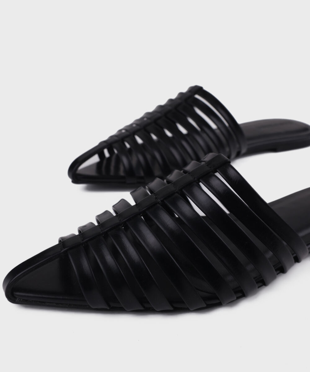 Woman - Black Black Pointed Toe Flats