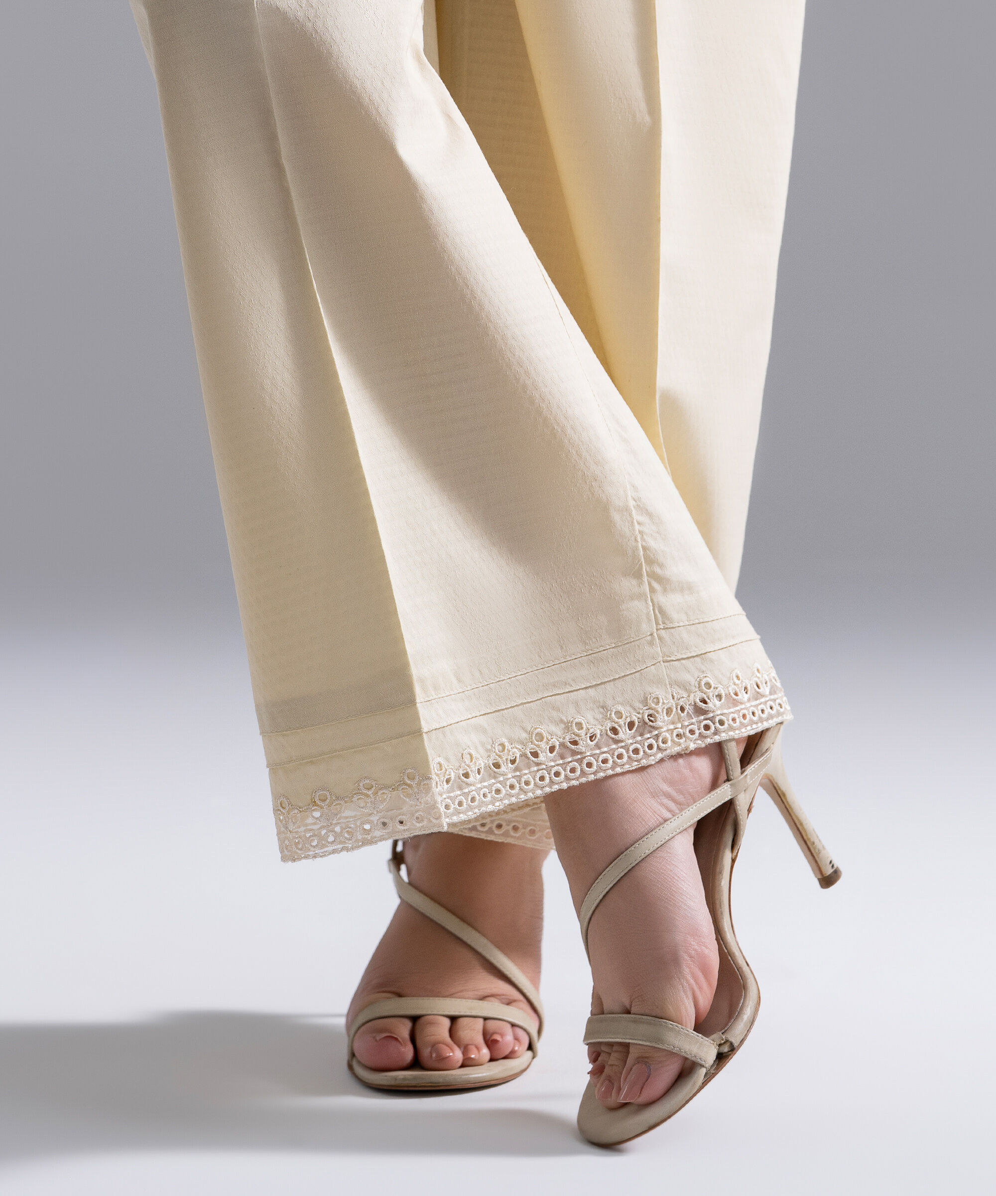Retail Price: 3590/-PKR