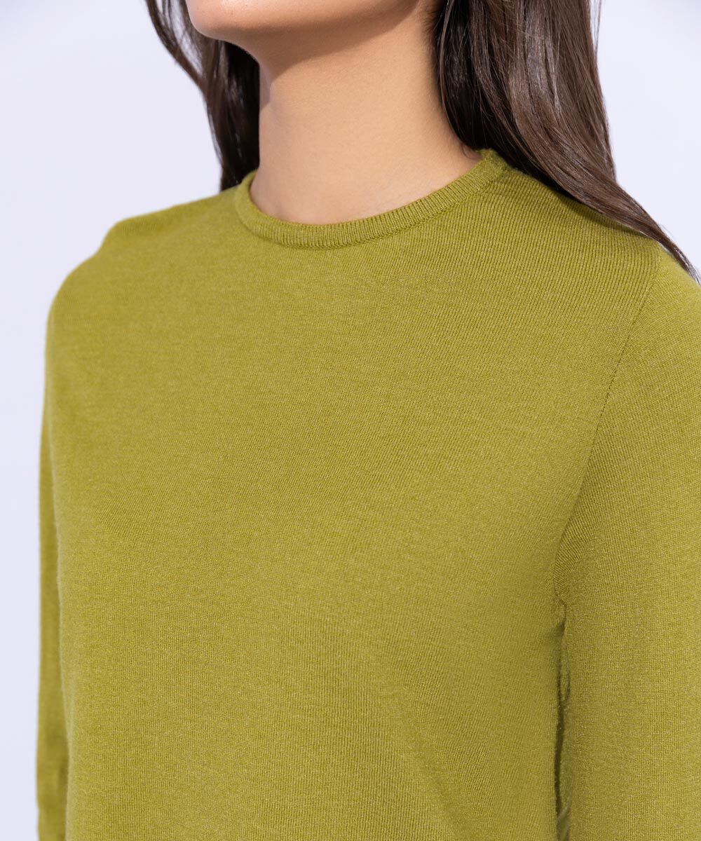 Woman - Green Lightweight Sweater with Gold Buttons