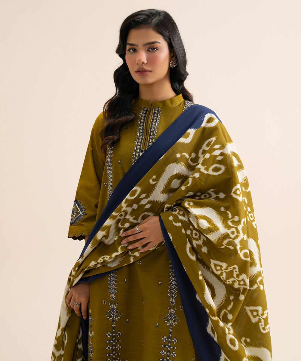 Women's Unstitched Light Khaddar Embroidered Green & Off White 3 Piece Suit