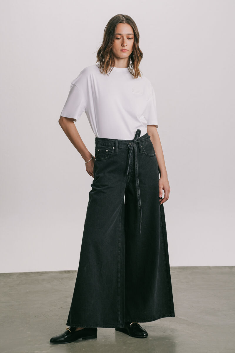 Super Wide Leg Jeans