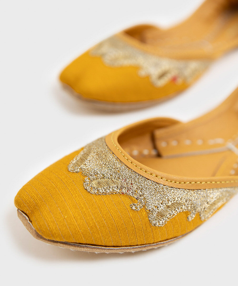 Woman - Yellow Embroidered Khussas