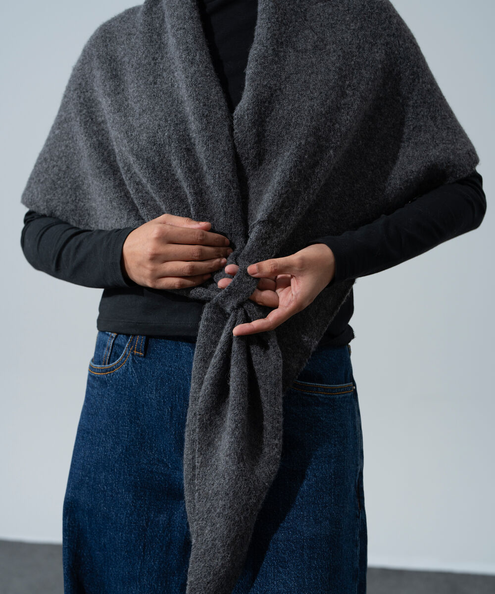 Women's Western Wear Grey Polyester Solid Woolen Scarf