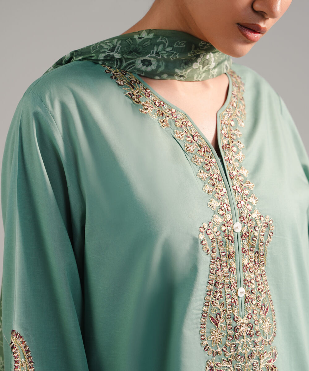 Women's RTW Slub Lawn Embroidered Green 3 Piece Suit