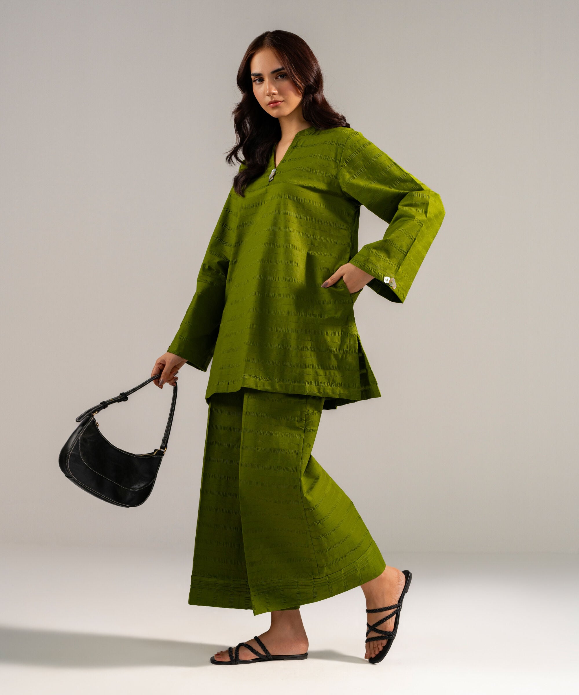 Retail Price: 8990/-PKR