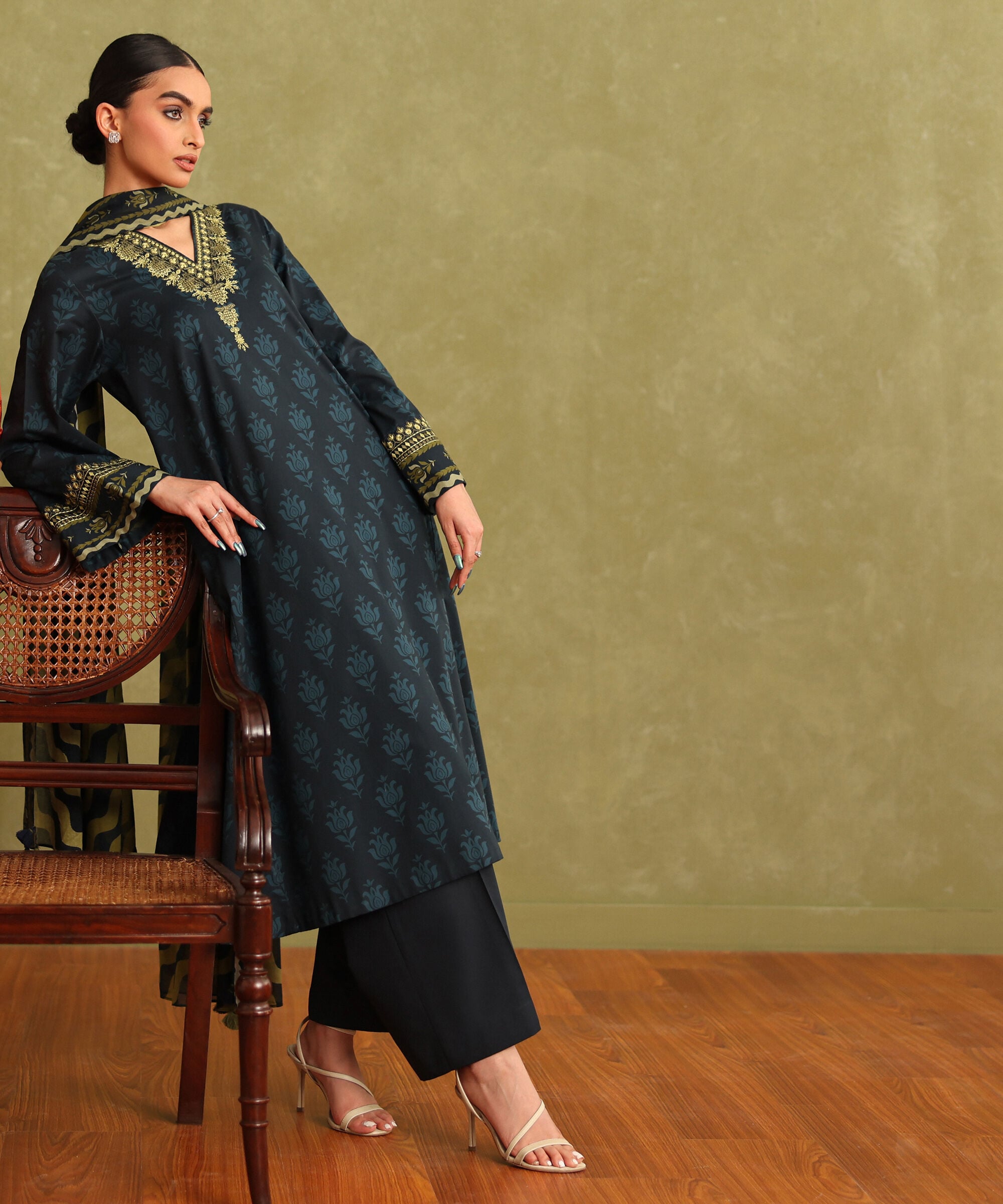 Unstitched 3 Pc Lawn EDDS26V311TS