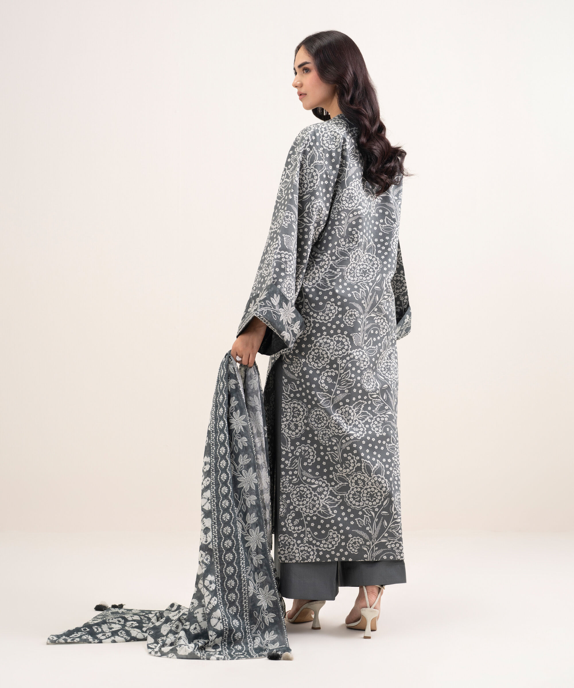 Unstitched 3 Pc Lawn PDYS26V330TS