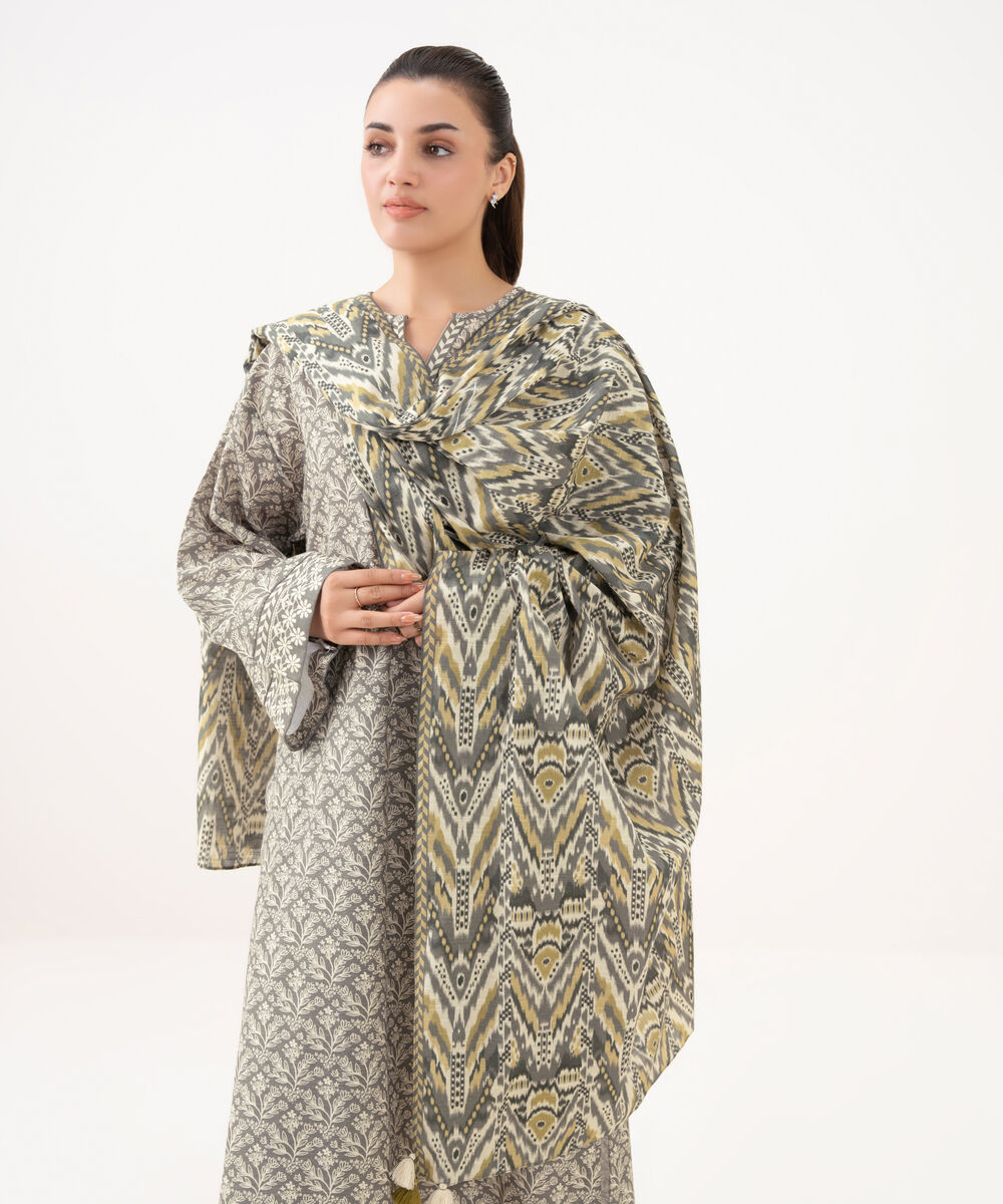 Women's Unstitched Khaddar Printed Grey 3 Piece Suit