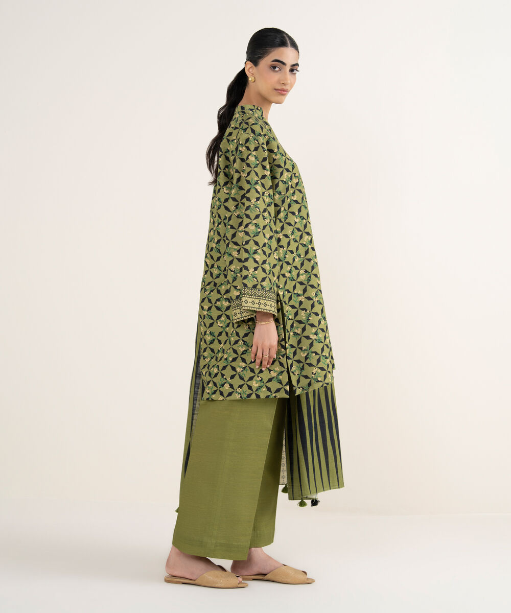 Women's Unstitched Printed Khaddar Magenta 3 Piece Suit