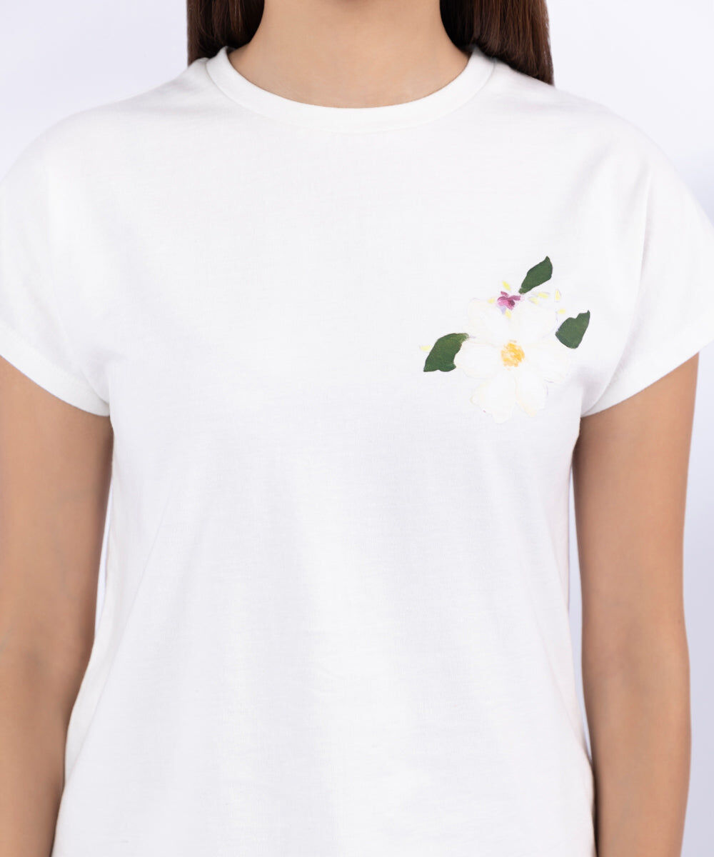 Woman - White Graphic Printed T-shirt