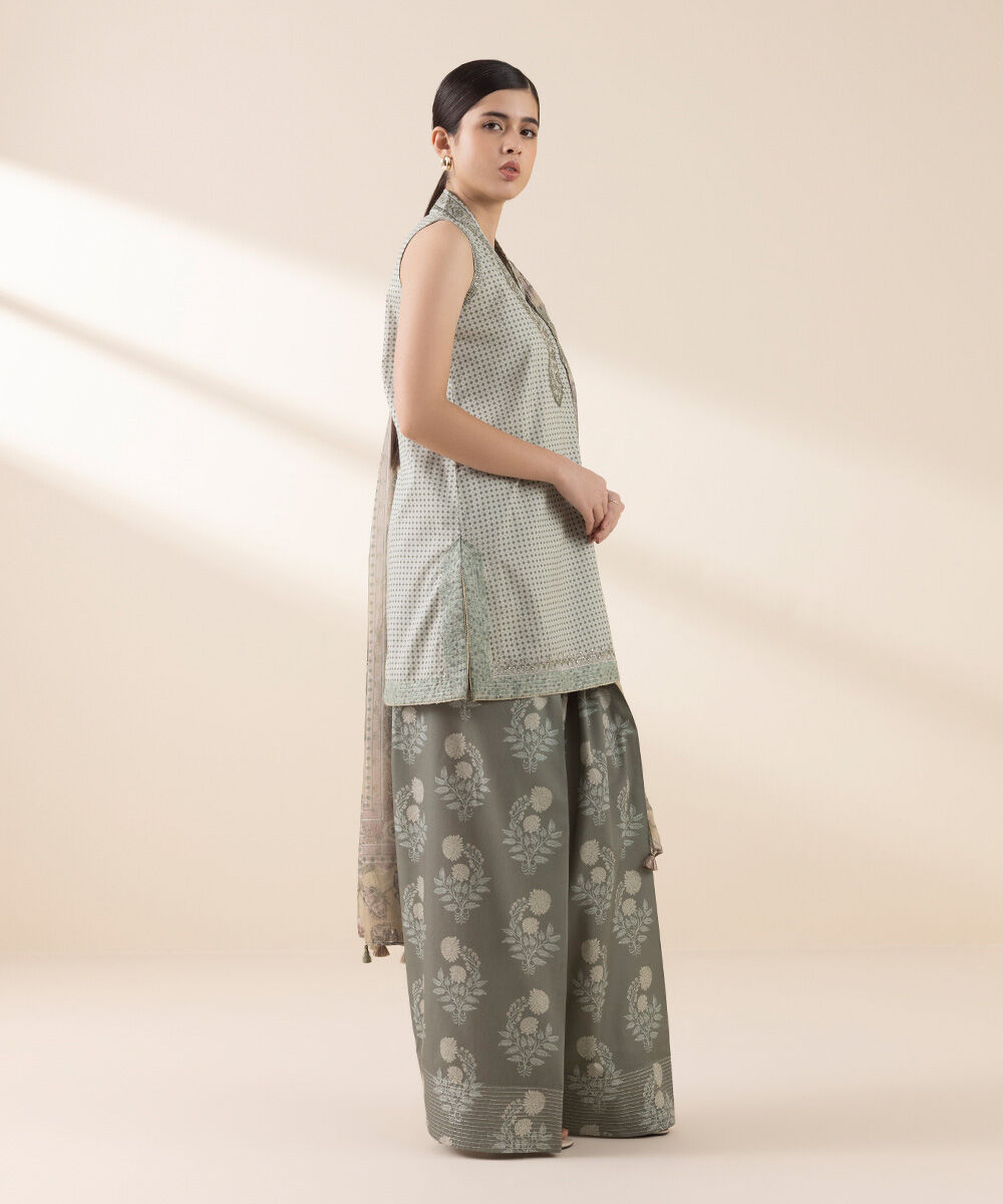 Unstitched Women's Embroidered Lawn Off white Three Piece Suit