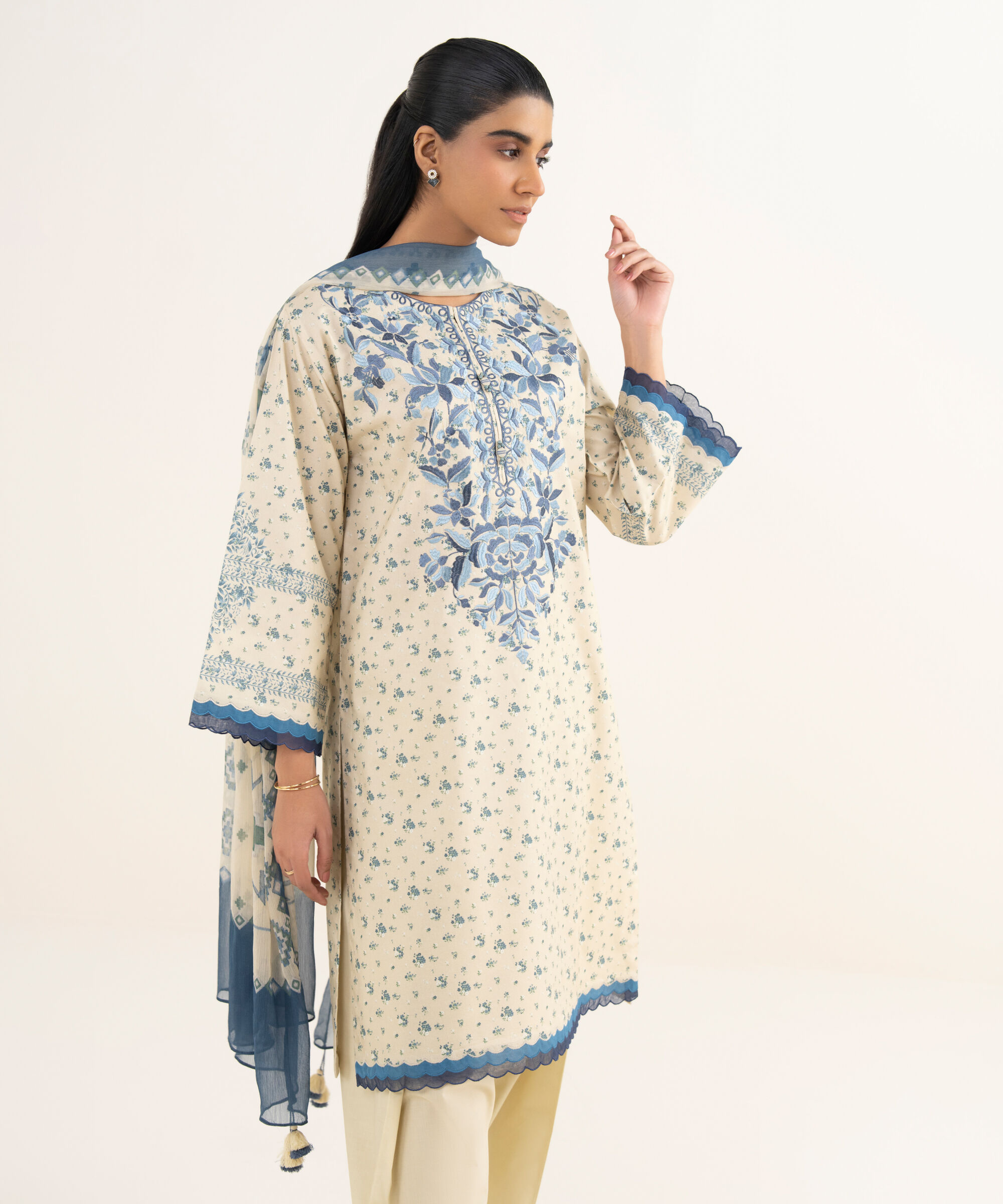 Unstitched 3 PC PEDYS26V0138