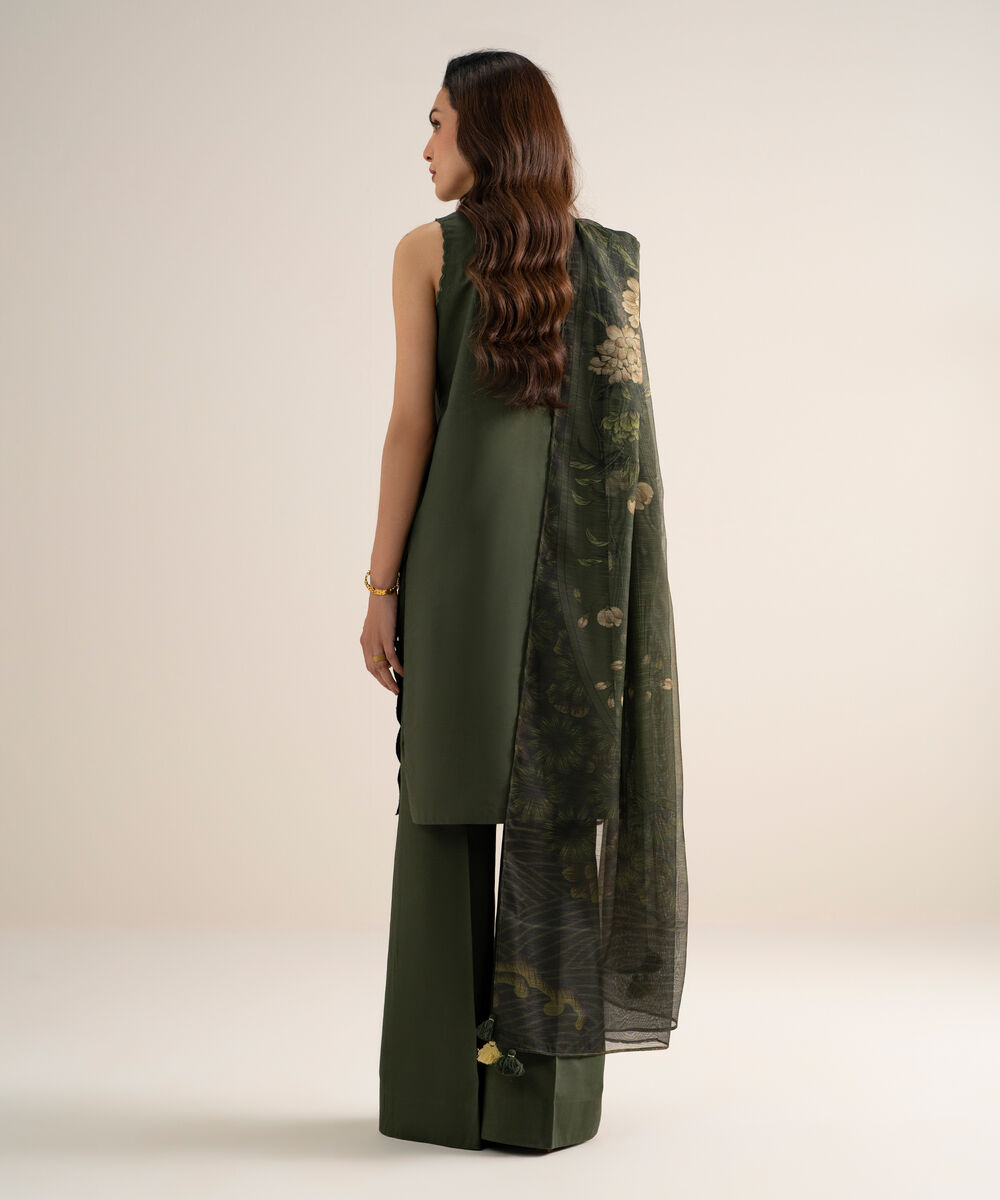 Women's Unstitched Slub Lawn Embroidered Green 3 Piece Suit