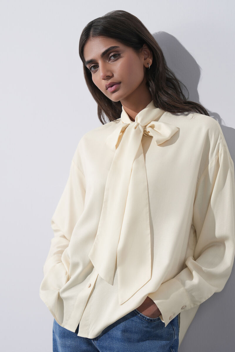 Shirt With Knot Detail