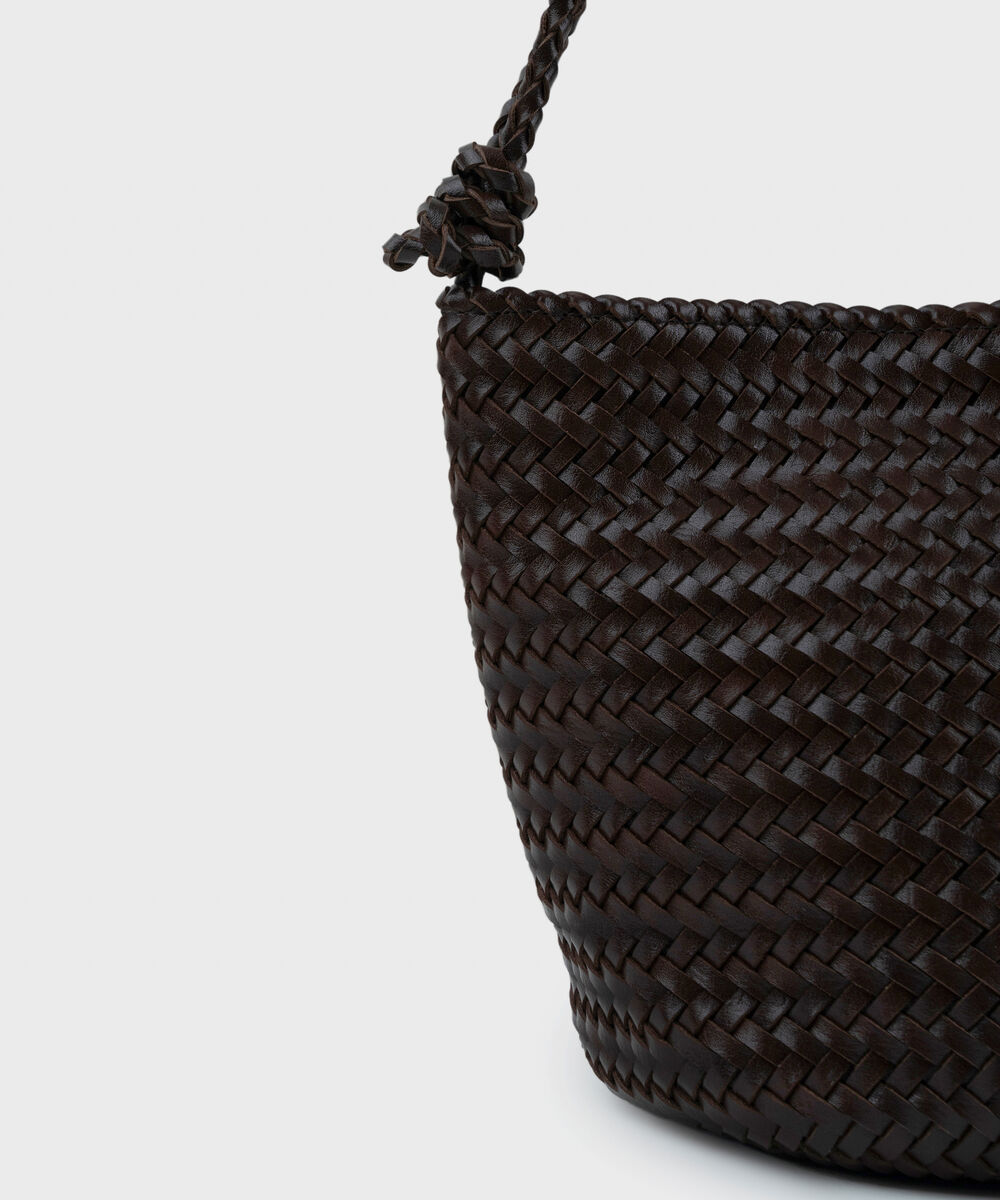 Women's Brown Shoulder Bag With Magnetic Clasp Clouser.