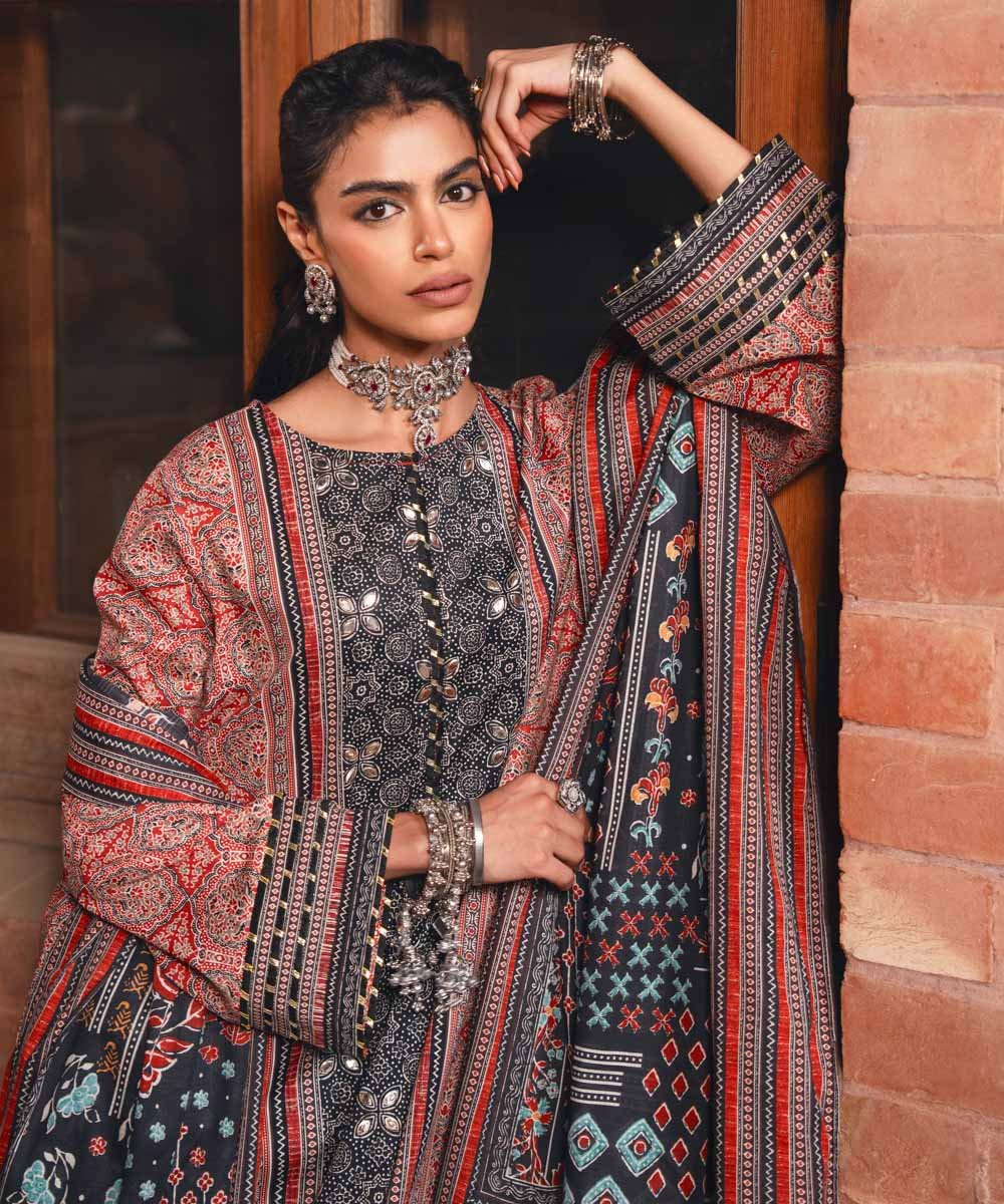 Women's Unstitched on SAPPHIRE MID SEASON SALE UPTO 50% OFF